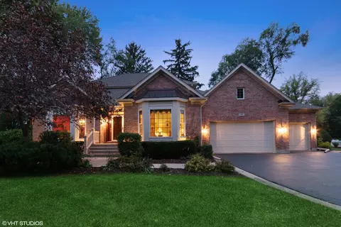 120 Carriage Trl, Barrington, IL 60010