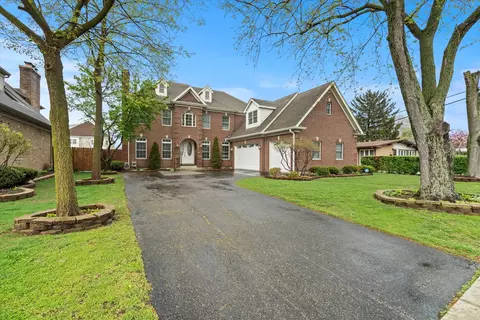 416 W Natoma Ave, Addison, IL 60101