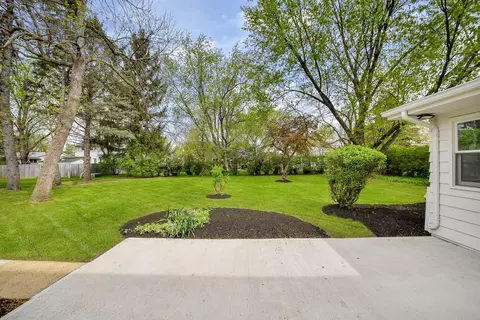 Exterior - 2449 Cambridge Dr, Aurora, IL 60506 photo 3 of 4