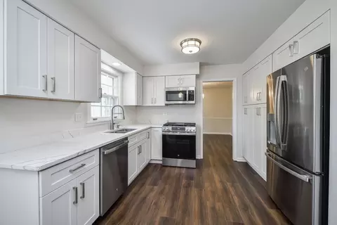 Kitchen - 2449 Cambridge Dr, Aurora, IL 60506 photo 2 of 3