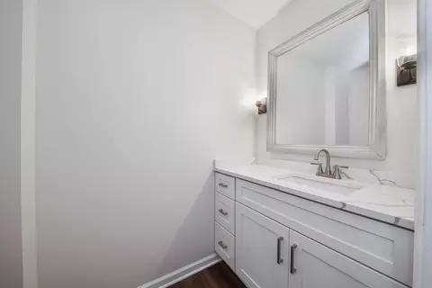 Bath - 2449 Cambridge Dr, Aurora, IL 60506 photo 1 of 3