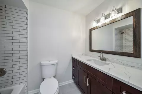 Bath - 2449 Cambridge Dr, Aurora, IL 60506 photo 3 of 3