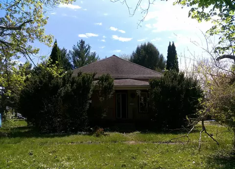 613 E Monroe Ave, Chrisman, IL 61924 photo 2