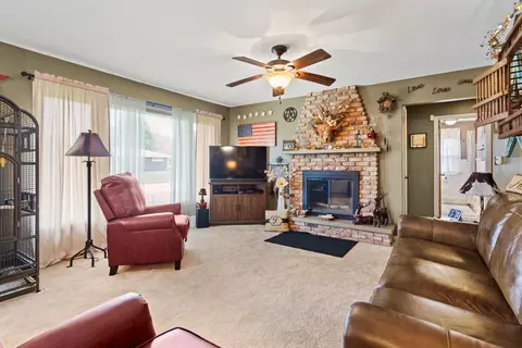 Living - 503 E Cedar Ln, Monticello, IL 61856 photo 2 of 4