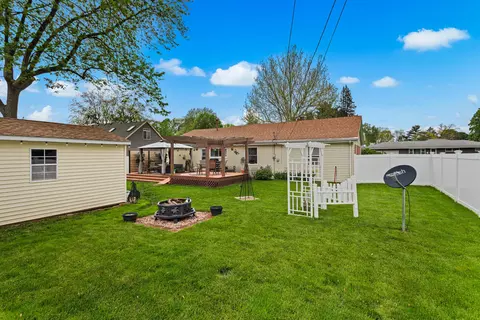 Exterior - 503 E Cedar Ln, Monticello, IL 61856 photo 6 of 9