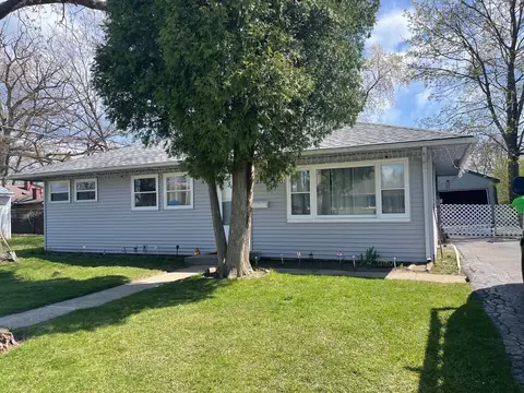 2009 W Grove Ave, Waukegan, IL 60085