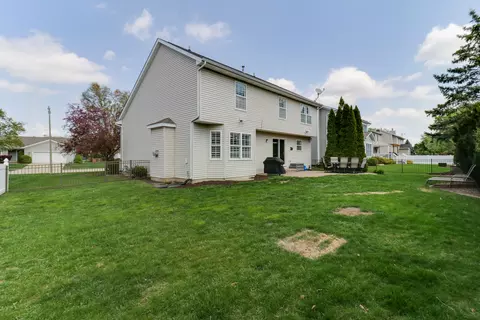 Exterior - 7 Minks Ct, Bloomington, IL 61704 photo 6 of 10