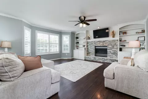 Living - 7 Minks Ct, Bloomington, IL 61704 photo 1 of 5