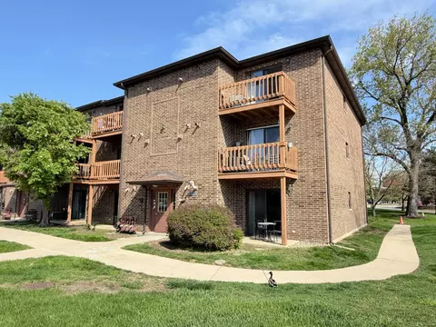 2258 Abbeywood Dr #D, Lisle, IL 60532