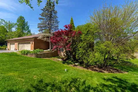 9 High Point Dr, Hawthorn Woods, IL 60047