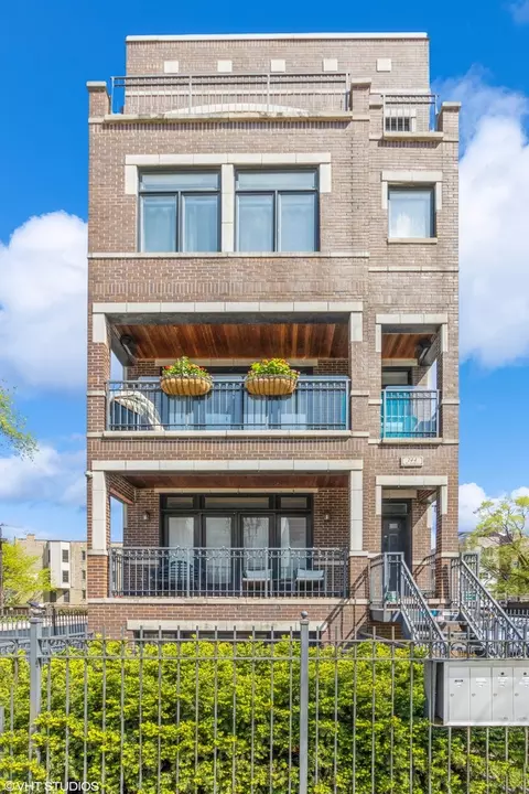 744 W Belmont Ave #1R, Chicago, IL 60657