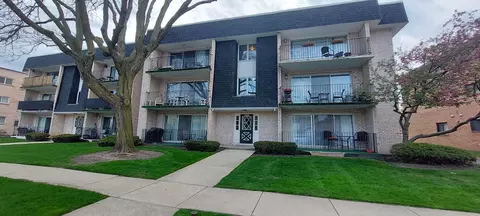 10350 Parkside Ave #1C, Oak Lawn, IL 60453