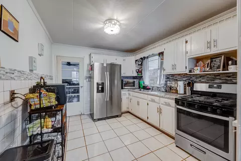 Kitchen - 821 Westshire Dr, Joliet, IL 60435 photo 1 of 1