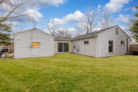 Exterior - 821 Westshire Dr, Joliet, IL 60435 photo 2 of 7
