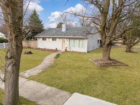Exterior - 821 Westshire Dr, Joliet, IL 60435 photo 7 of 7