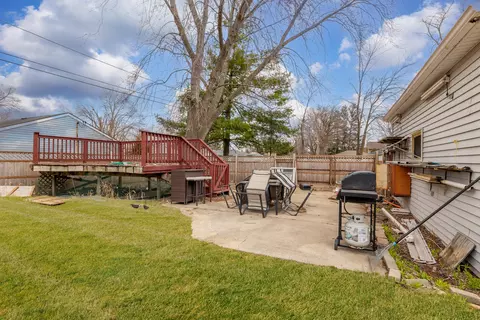 Exterior - 821 Westshire Dr, Joliet, IL 60435 photo 5 of 7