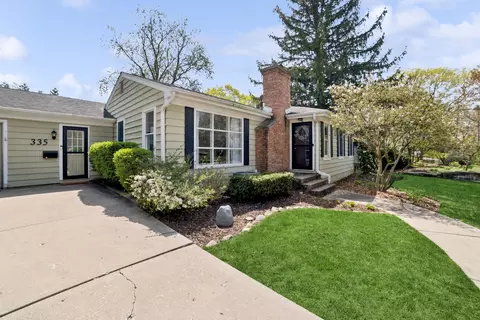 335 W Russell St, Barrington, IL 60010
