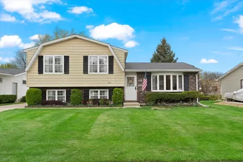 2700 Jacquelyn Ln, Waukegan, IL 60087