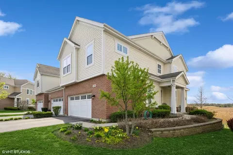 31 E Preserve Dr, Palatine, IL 60074