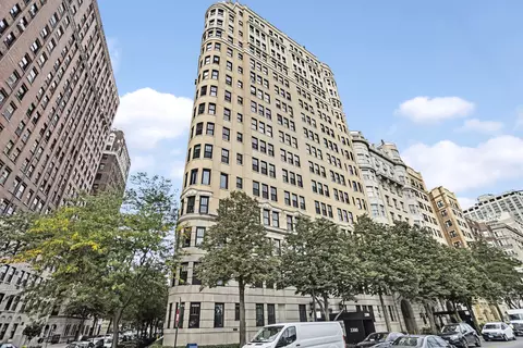 3300 N Lake Shore Dr #12B, Chicago, IL 60657