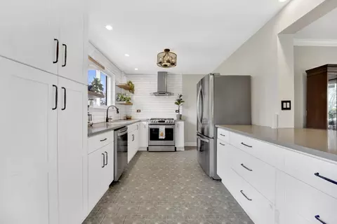 Kitchen - 404 Herrick Rd, Riverside, IL 60546 photo 1 of 1