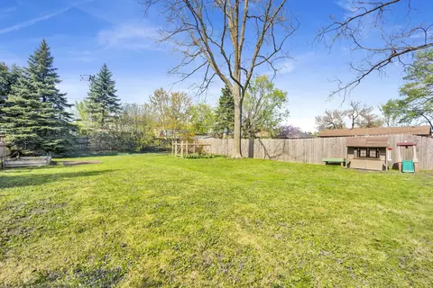 Exterior - 404 Herrick Rd, Riverside, IL 60546 photo 3 of 5