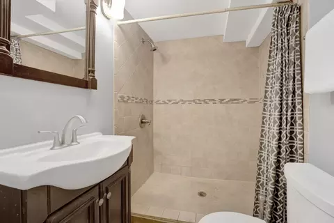 Bath - 404 Herrick Rd, Riverside, IL 60546 photo 3 of 3