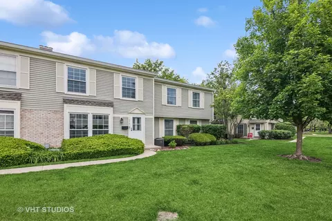 1679 Williamsburg Ct #C, Wheaton, IL 60189