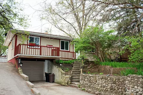 115 Kings Rd, Carpentersville, IL 60110