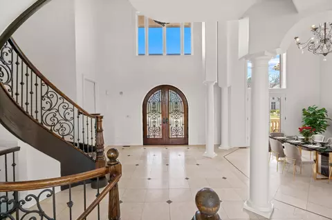Entry Way - 8585 Johnston Rd, Burr Ridge, IL 60527 photo 3 of 4