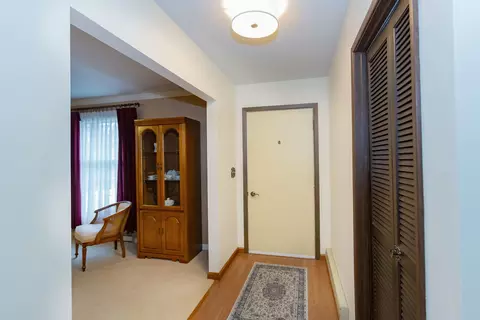 Entry Way - 305 E Pearson St, Eureka, IL 61530 photo 2 of 3