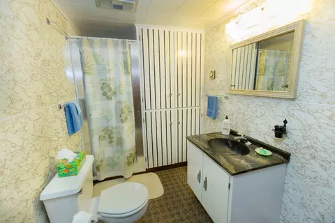 Bath - 305 E Pearson St, Eureka, IL 61530 photo 3 of 4