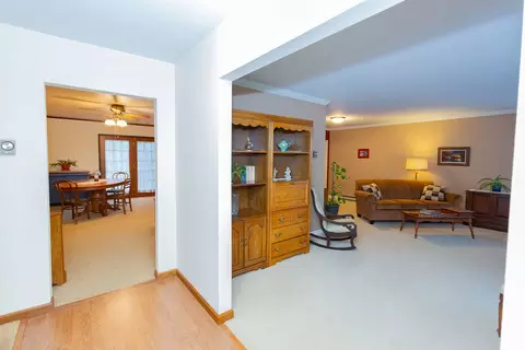 Entry Way - 305 E Pearson St, Eureka, IL 61530 photo 1 of 3