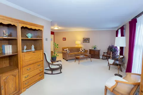 Living - 305 E Pearson St, Eureka, IL 61530 photo 1 of 4