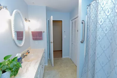 Bath - 305 E Pearson St, Eureka, IL 61530 photo 1 of 4