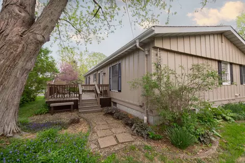 Exterior - 305 E Pearson St, Eureka, IL 61530 photo 7 of 10