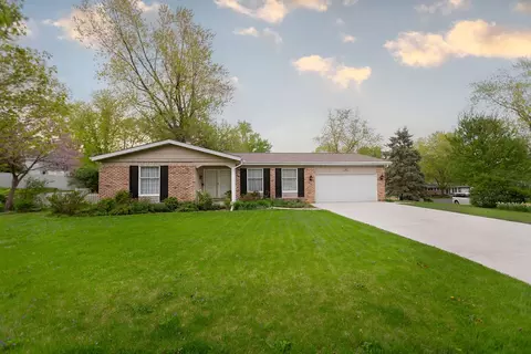 305 E Pearson St, Eureka, IL 61530