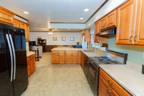 Kitchen - 305 E Pearson St, Eureka, IL 61530 photo 1 of 6