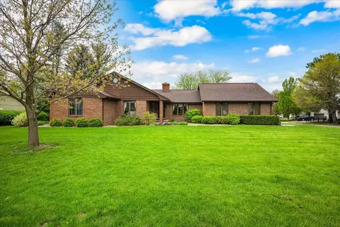 2008 Hedgewood Dr, Bloomington, IL 61704