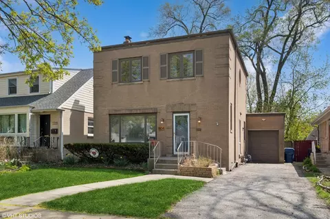 1804 Cleveland St, Evanston, IL 60202