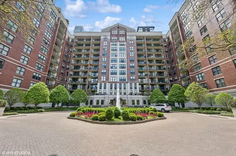 55 W Delaware Pl #314, Chicago, IL 60610