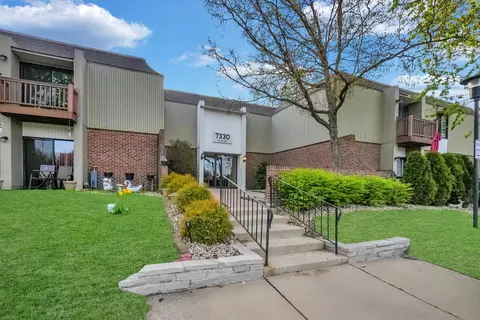 7330 Fairview Ave #104, Downers Grove, IL 60516