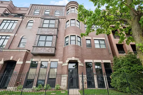 521 N Racine Ave #3, Chicago, IL 60642