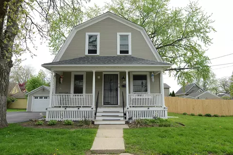 320 N Grove St, Carpentersville, IL 60110