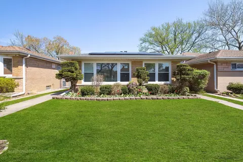8437 Latrobe Ave, Skokie, IL 60077