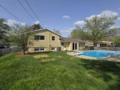 Exterior - 305 Rowe Dr, Bloomington, IL 61701 photo 5 of 6