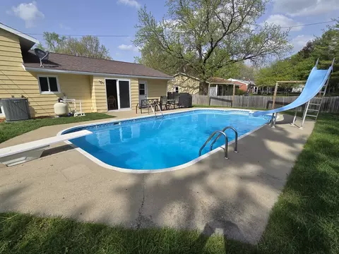 Exterior - 305 Rowe Dr, Bloomington, IL 61701 photo 3 of 6