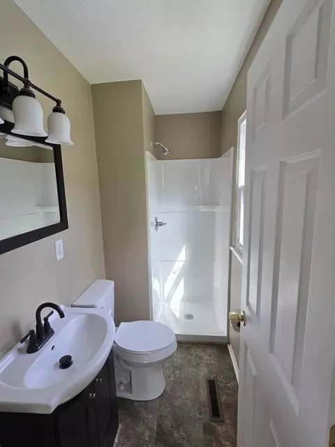 Bath - 305 Rowe Dr, Bloomington, IL 61701 photo 1 of 2