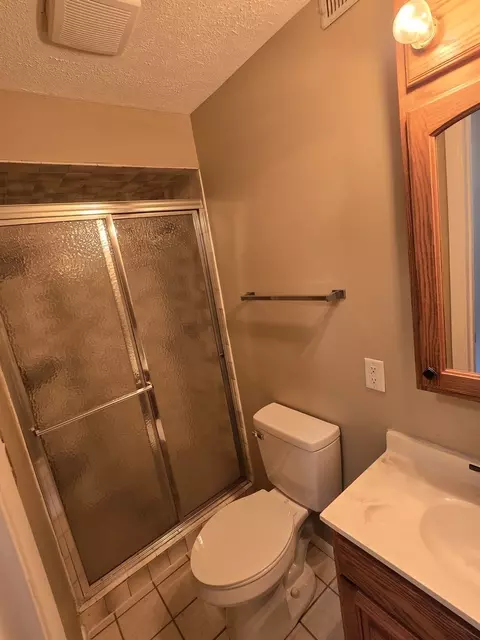 Bath - 305 Rowe Dr, Bloomington, IL 61701 photo 2 of 2