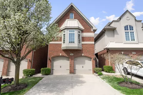 148 Roundtree Ct, Bloomingdale, IL 60108